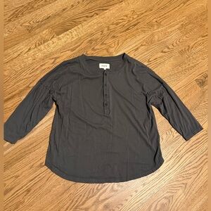 Mate the Label button henley. Size small.